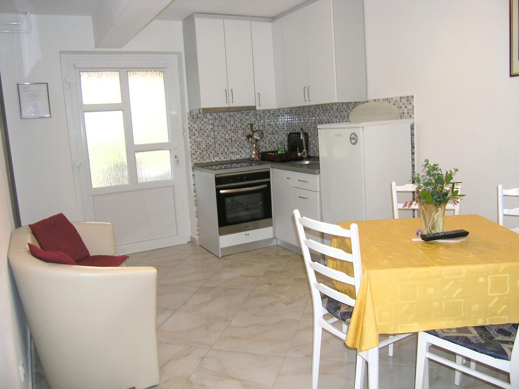 Apartment Martina Krk Town Eksteriør billede