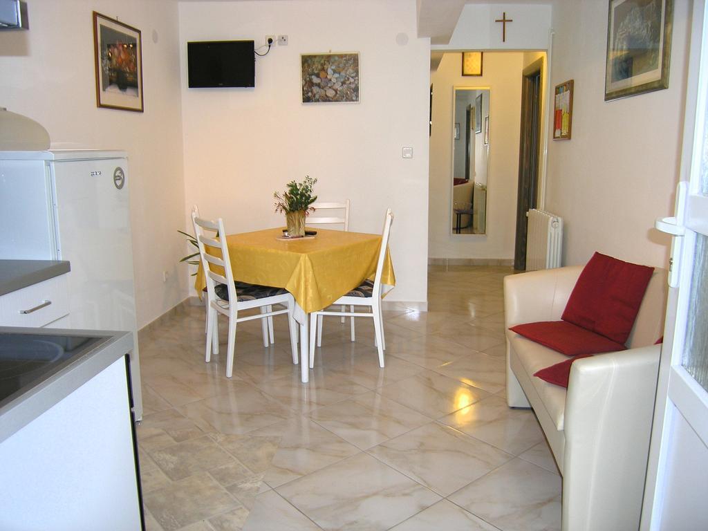 Apartment Martina Krk Town Eksteriør billede